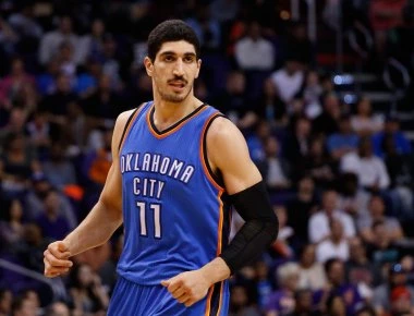 Τούρκος μπασκετμπολίστας του NBA που κυνηγάει ο Ρ.Τ.Ερντογάν συγκεντρώνει χρήματα για την Ελλάδα